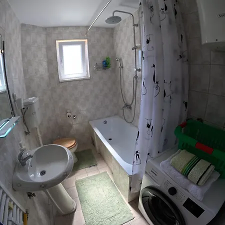 Apartment Belgrade: Cozy And Spacious 3-room Apt. Belgrade